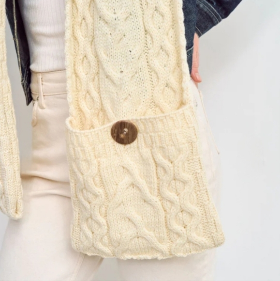 Moy Aran Pocket Scarf - Cream Unisex - Picture 2 of 5